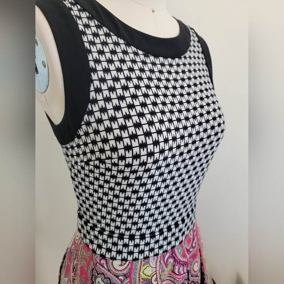 ETRO black, white and colourful patterned pleated dress - Picture 6 of 9